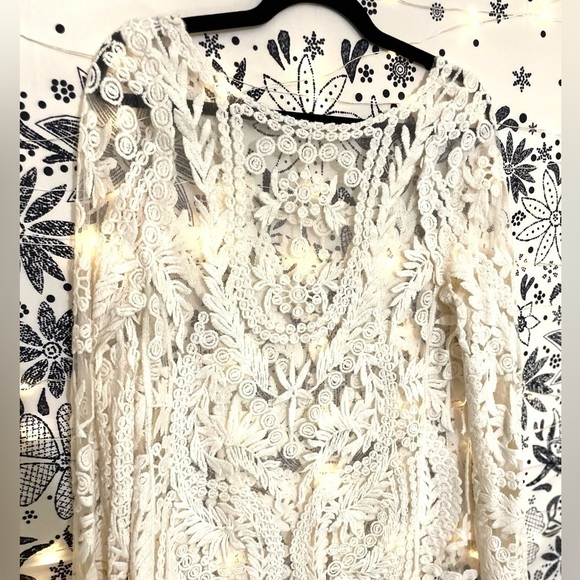 Beautiful lace semi sheer long sleeve blouse, floral embroidery, size M - Picture 8 of 8